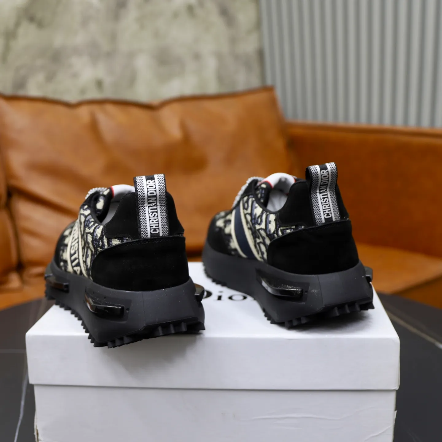 Ex-factory price: 462💰🙅‍♂️🙅‍♂️🙅‍♂️ Brand: Dior DIOR Standard code: 38-44 (45 customized) Grade: Same as the official website Material: Original material splicing Comfortable and breathable lining Lightweight and wear-resistant sports outsole Style category: Men's fashionable casual shoes Running sneakers Distinguished luxury brand elements Top luxury Color: actual picture color